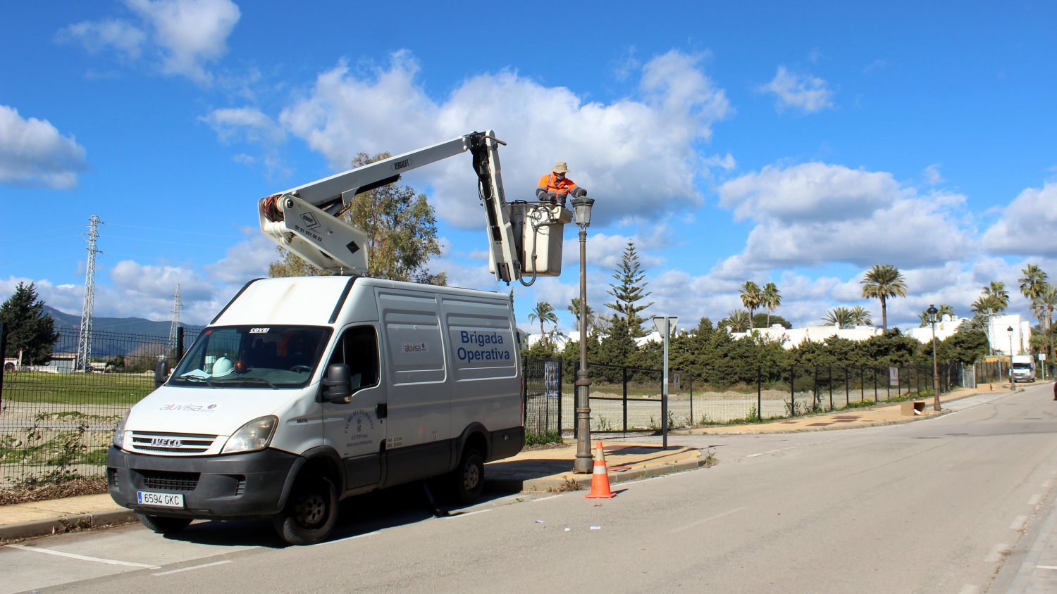 Estepona acomete durante 2021 más de 16.000 actuaciones de mejora en la ciudad