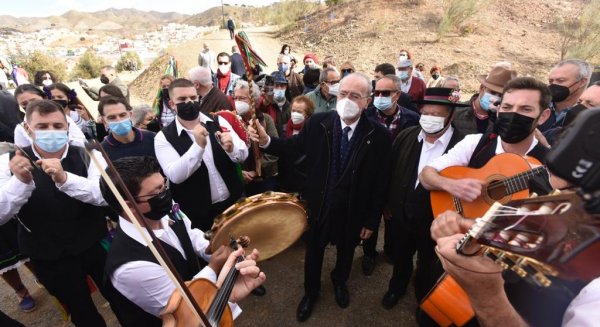 La Fiesta Mayor de Verdiales celebra su 59ª edición acompañada por 12 pandas