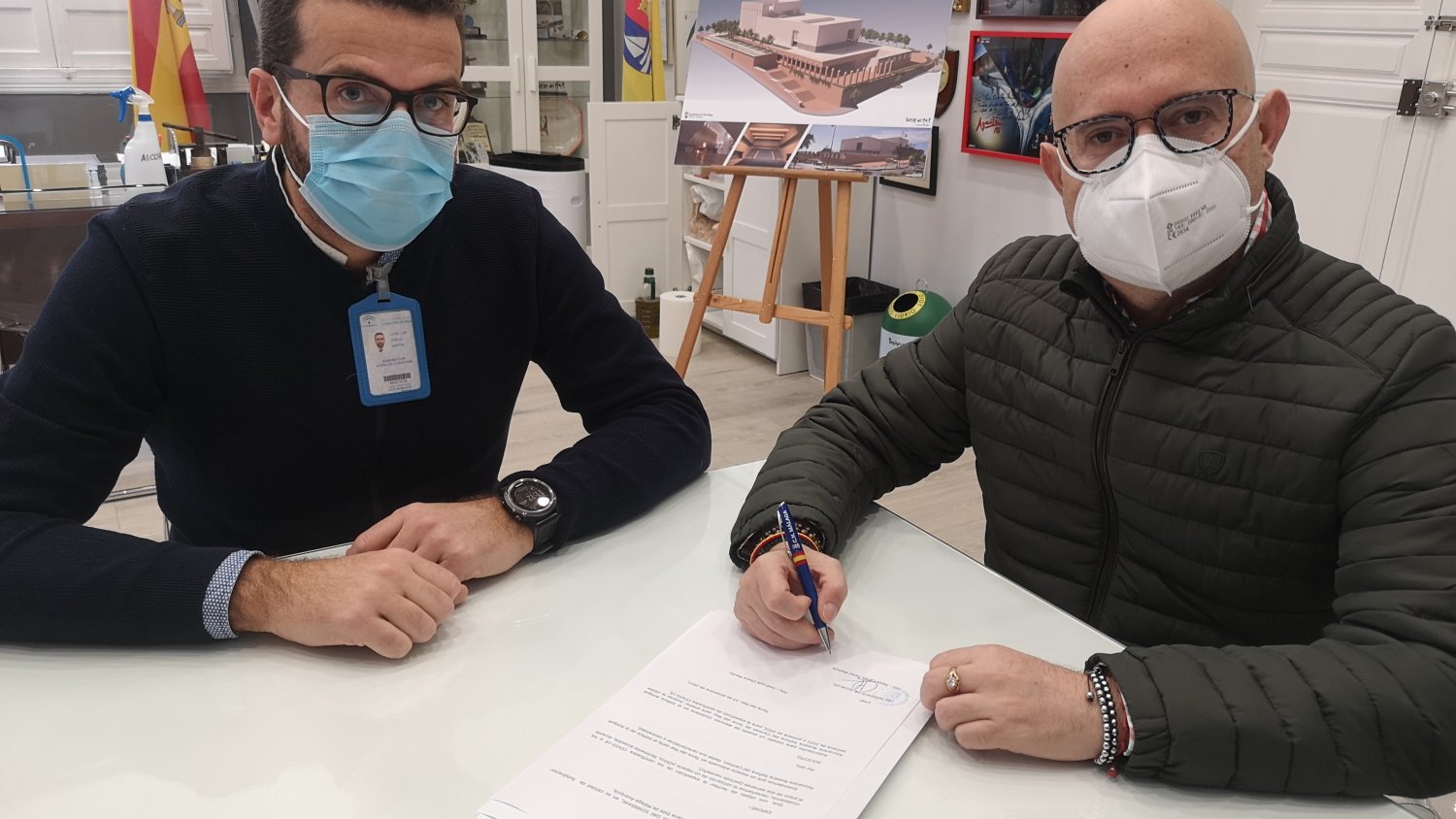 Torre del Mar instala un punto municipal para facilitar el certificado Covid entre usuarios