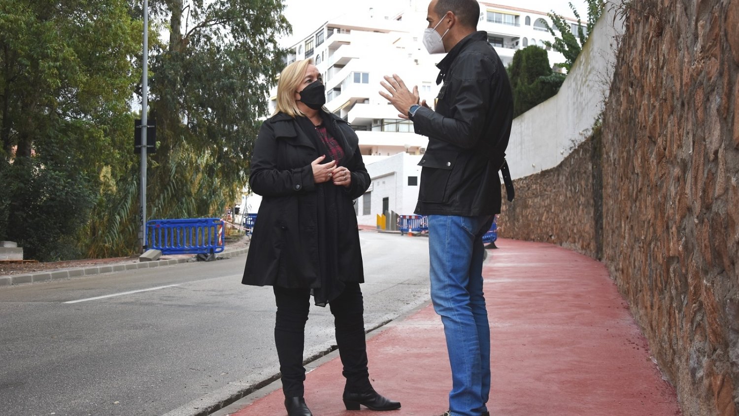 Fuengirola refuerza la seguridad vial en la calle Orquídeas de Torreblanca
