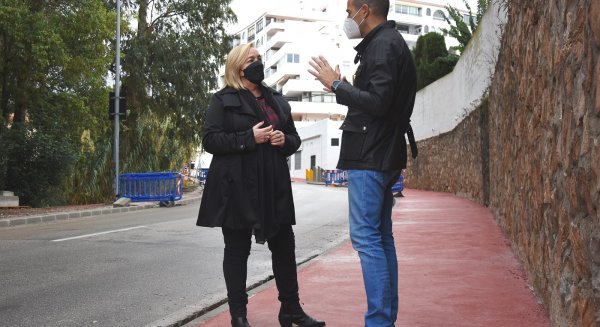 Fuengirola refuerza la seguridad vial en la calle Orquídeas de Torreblanca