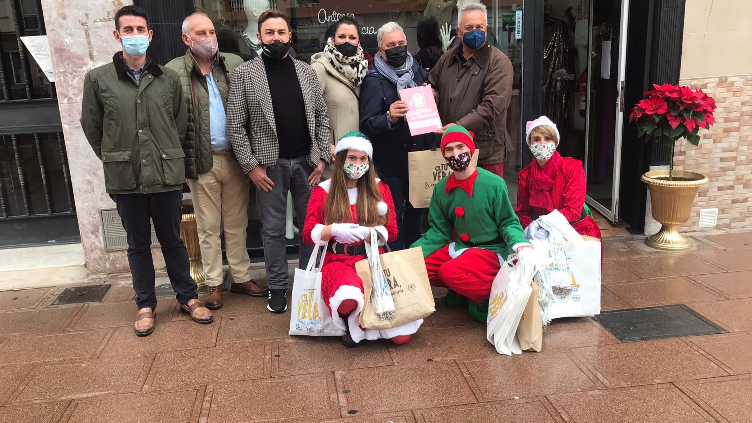 Rincón de la Victoria entrega los premios del Concurso de Escaparates de Navidad al comercio local