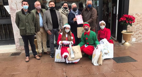 Rincón de la Victoria entrega los premios del Concurso de Escaparates de Navidad al comercio local