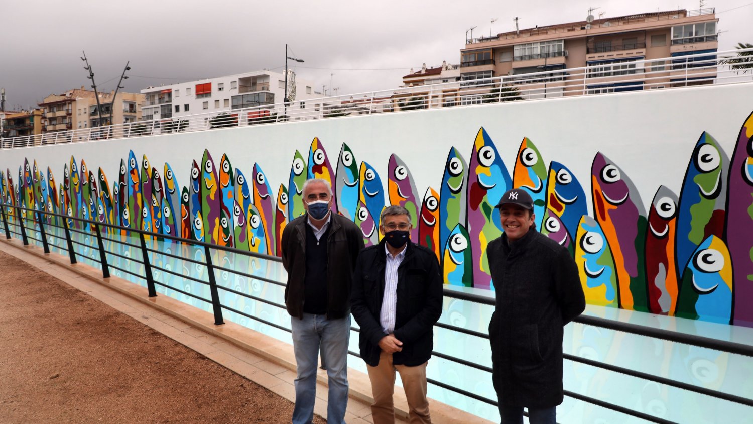 San Pedro Alcántara refuerza el atractivo del Bulevar con el mural  'La Sardiná'