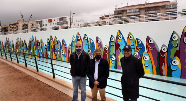 San Pedro Alcántara refuerza el atractivo del Bulevar con el mural  'La Sardiná'