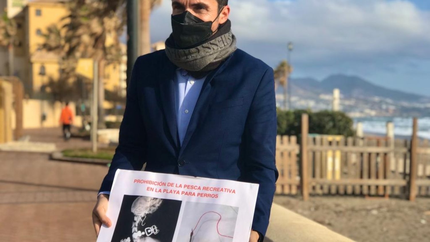 Fuengirola aprueba las propuestas de Cs de prohibir la pesca en la playa canina