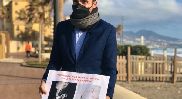 Fuengirola aprueba las propuestas de Cs de prohibir la pesca en la playa canina