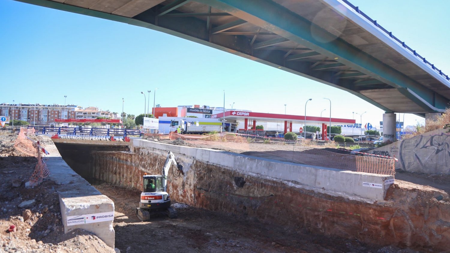 El vial paralelo a la MA-20 de acceso a la autovía entra en servicio