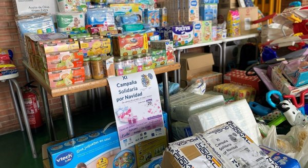 La Policía Nacional recoge tres toneladas de alimentos y juguetes en la XI Campaña Solidaria