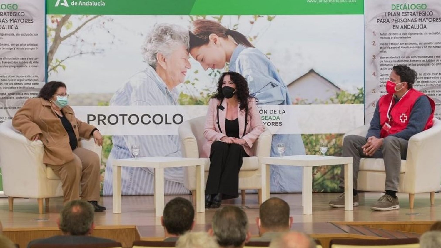 Andalucía inicia un proyecto pionero para detectar y paliar la soledad no deseada en las personas mayores
