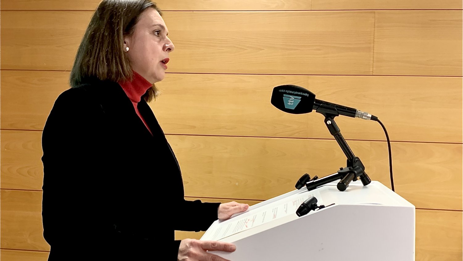 Margarita del Cid abandona el pleno durante la sesión en Torremolinos
