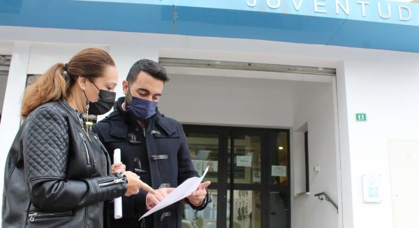 Un total de 150 jóvenes de Fuengirola reciben ayudas municipales al transporte universitario