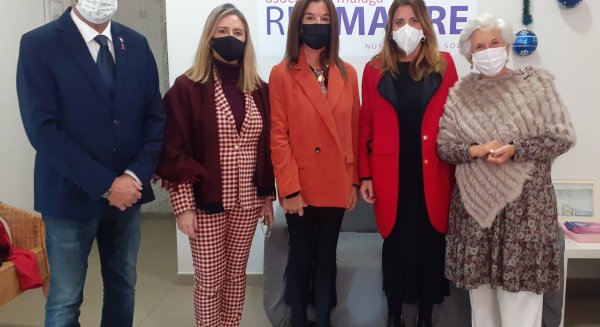 La secretaria general de Familias visita las instalaciones de Red Madre en Málaga