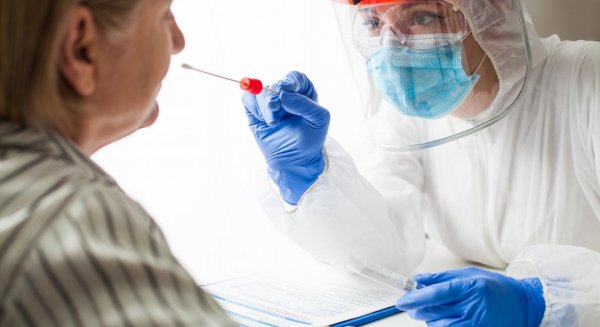 La tasa de contagios en Andalucía asciende a 253,83 casos en las últimas horas
