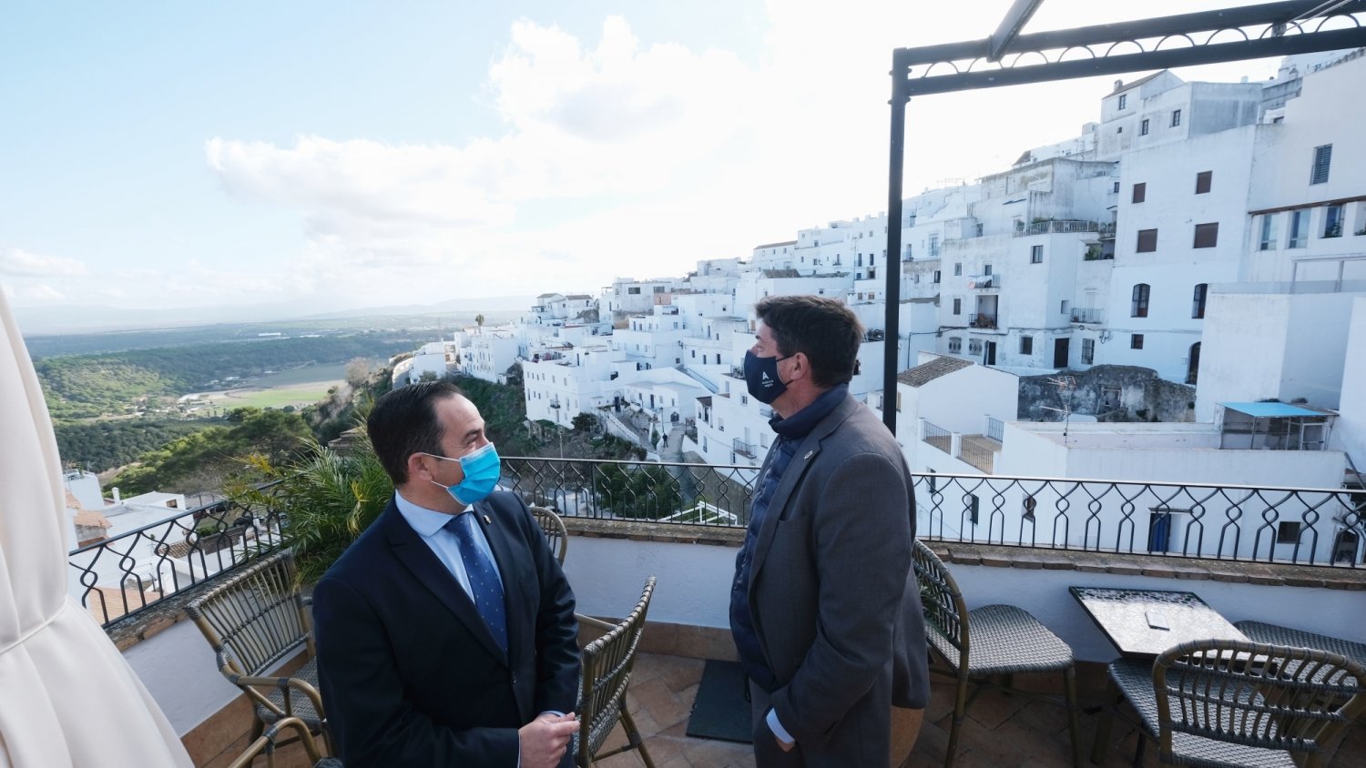 Andalucía refuerza su promoción en el mercado nacional con las campanadas de Mediaset desde Vejer