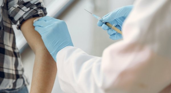 Málaga registra 543 contagios y tres fallecidos por covid-19