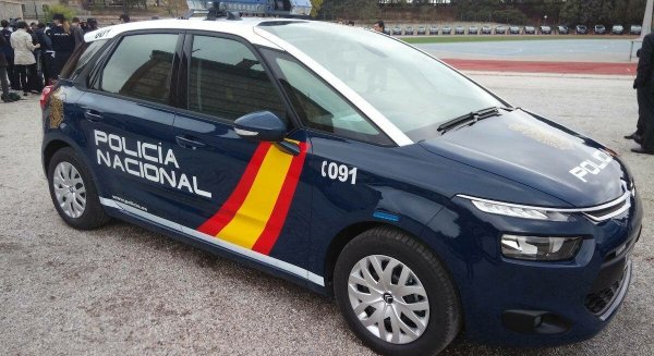 Detenido un hombre por golpear con un vaso de cristal a un joven por un ataque de celos