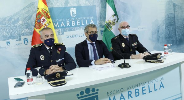 La Policía Local refuerza su dispositivo de Navidad con un centenar de agentes diarios en Marbella