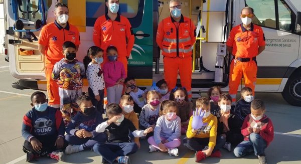 Un total de 400 alumnos malagueños aprenden primeros auxilios con profesionales del 061