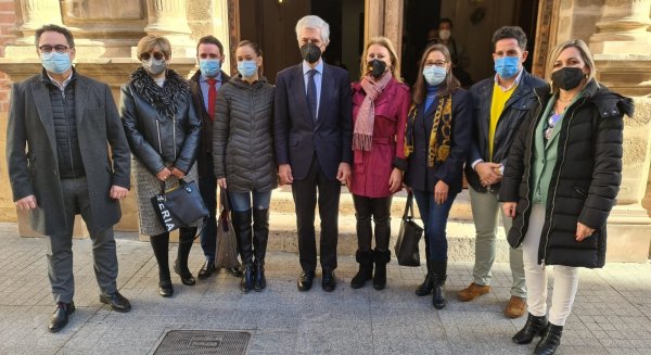 Adolfo Suárez visita Málaga con motivo del centenario de la Agrupación de Cofradías
