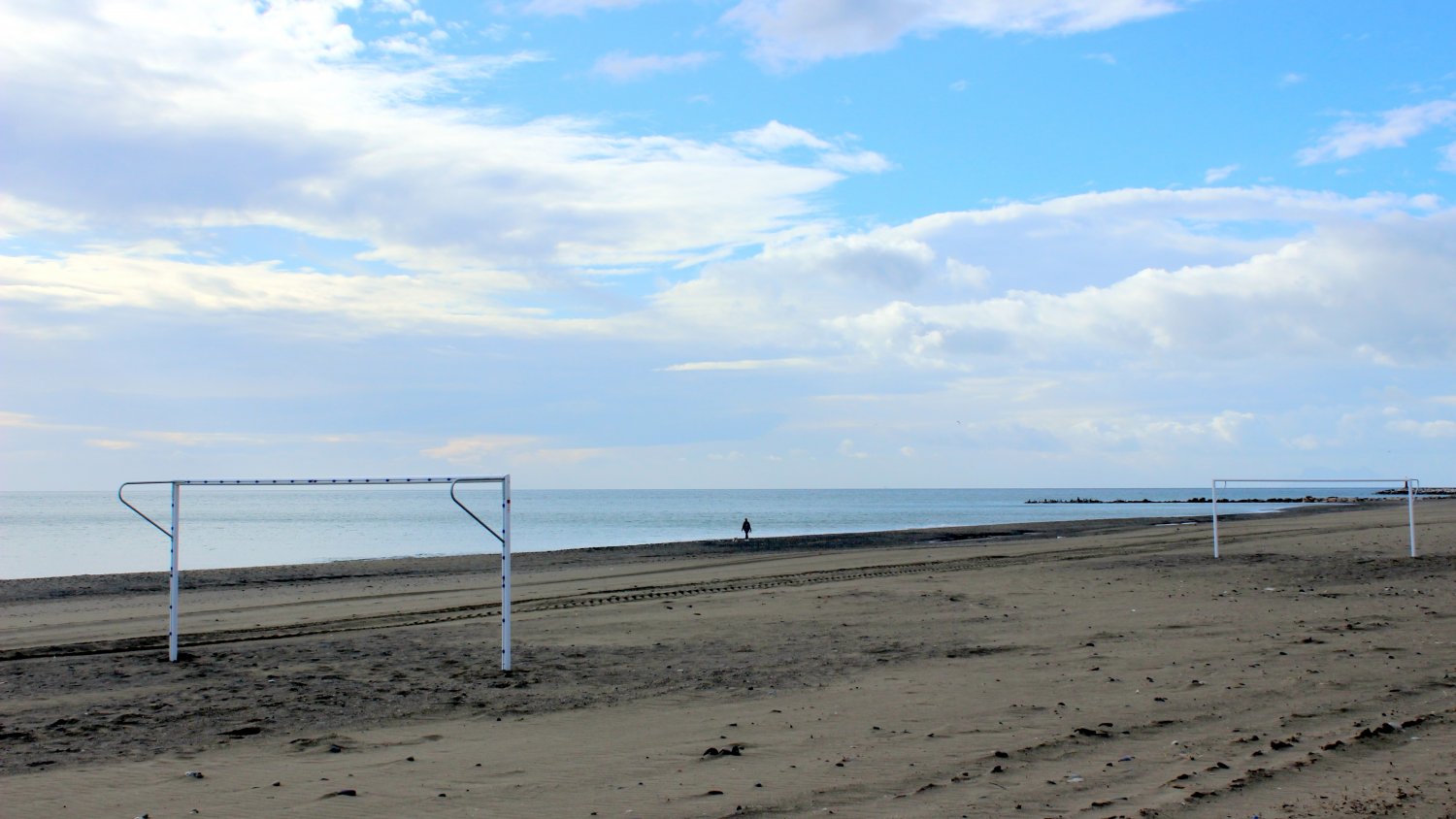 Estepona crea nuevos espacios deportivos en la playa de La Rada
