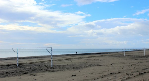 Estepona crea nuevos espacios deportivos en la playa de La Rada