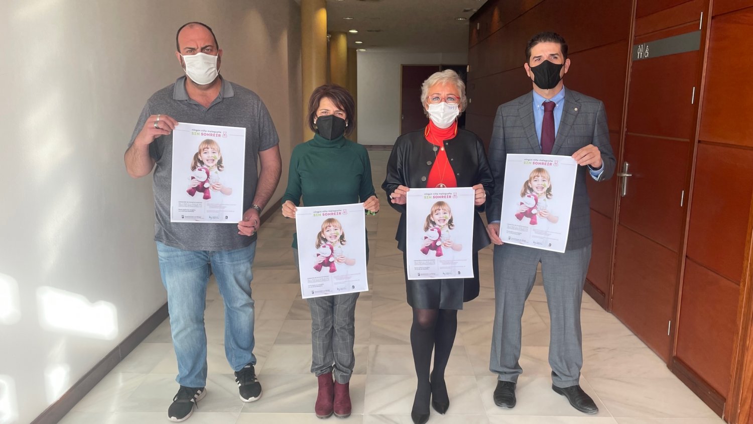 Los empleados de Limasam realizan una campaña de recogida de juguetes