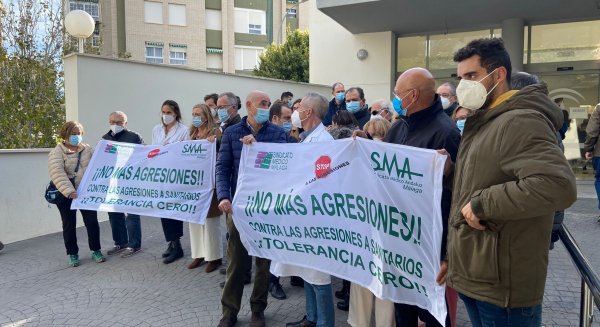 El SMM se concentra a las puertas del centro de salud de Nueva Málaga tras la agresión a una pediatra
