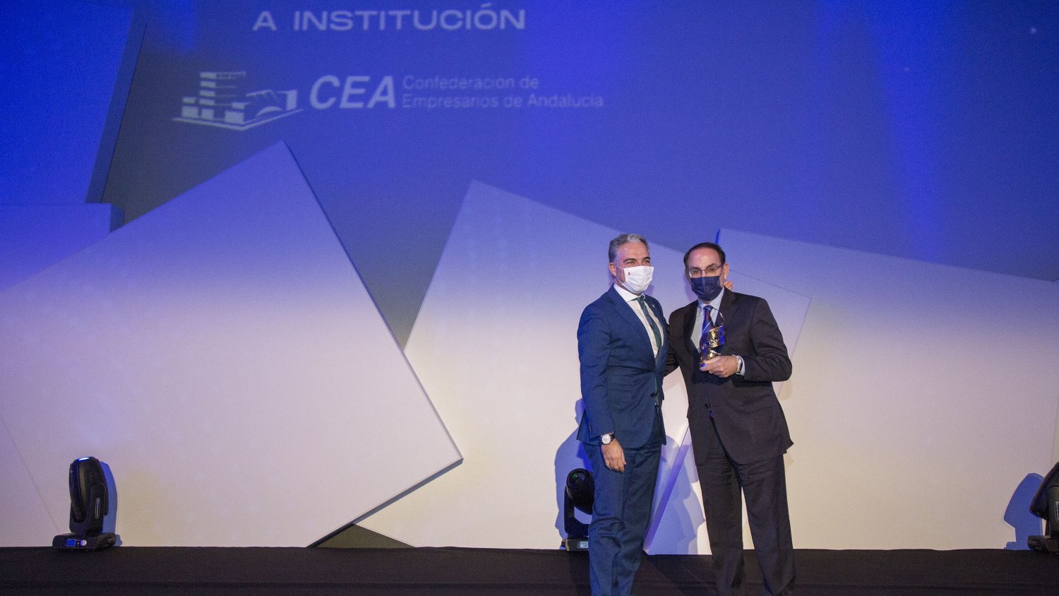 La Confederación de Empresarios de Andalucía (CEA) recibe el premio 'Alas'