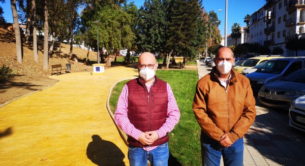 Finalizados los trabajos de remodelación integral de los jardines de 'Torres de la Viña'