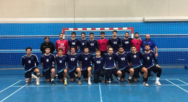 La UMA recibe la medalla de bronce en balonmano para cerrar los Campeonatos de España