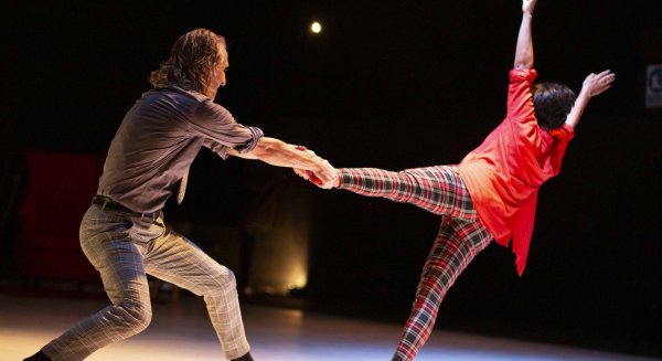 Fernando Hurtado celebra 20 años de su compañía con ‘Low Cost’ en el Teatro Cánovas