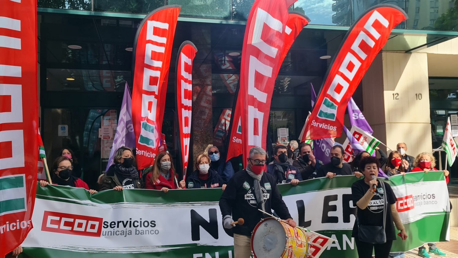La plantilla de Unicaja Banco vuelve a concentrarse por la falta de acuerdo entre la entidad y los sindicatos