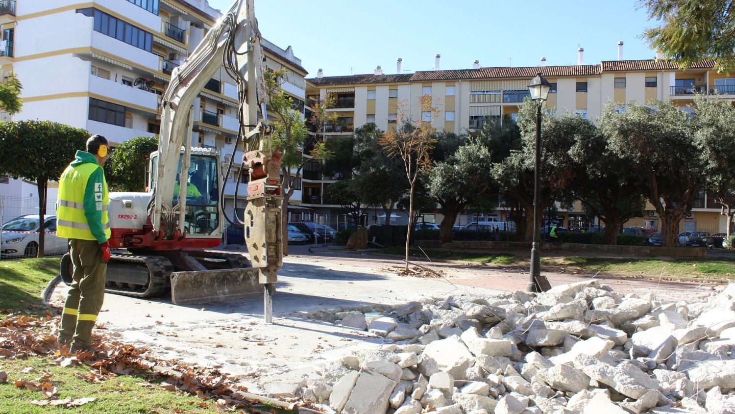 El Ayuntamiento de Fuengirola renueva la plaza de Los Niños