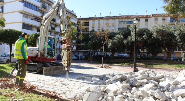El Ayuntamiento de Fuengirola renueva la plaza de Los Niños