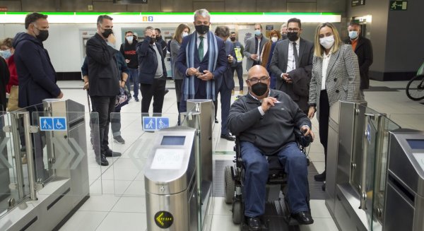 Metro de Málaga chequea la accesibilidad de sus instalaciones con la ONCE y Málaga Accesible
