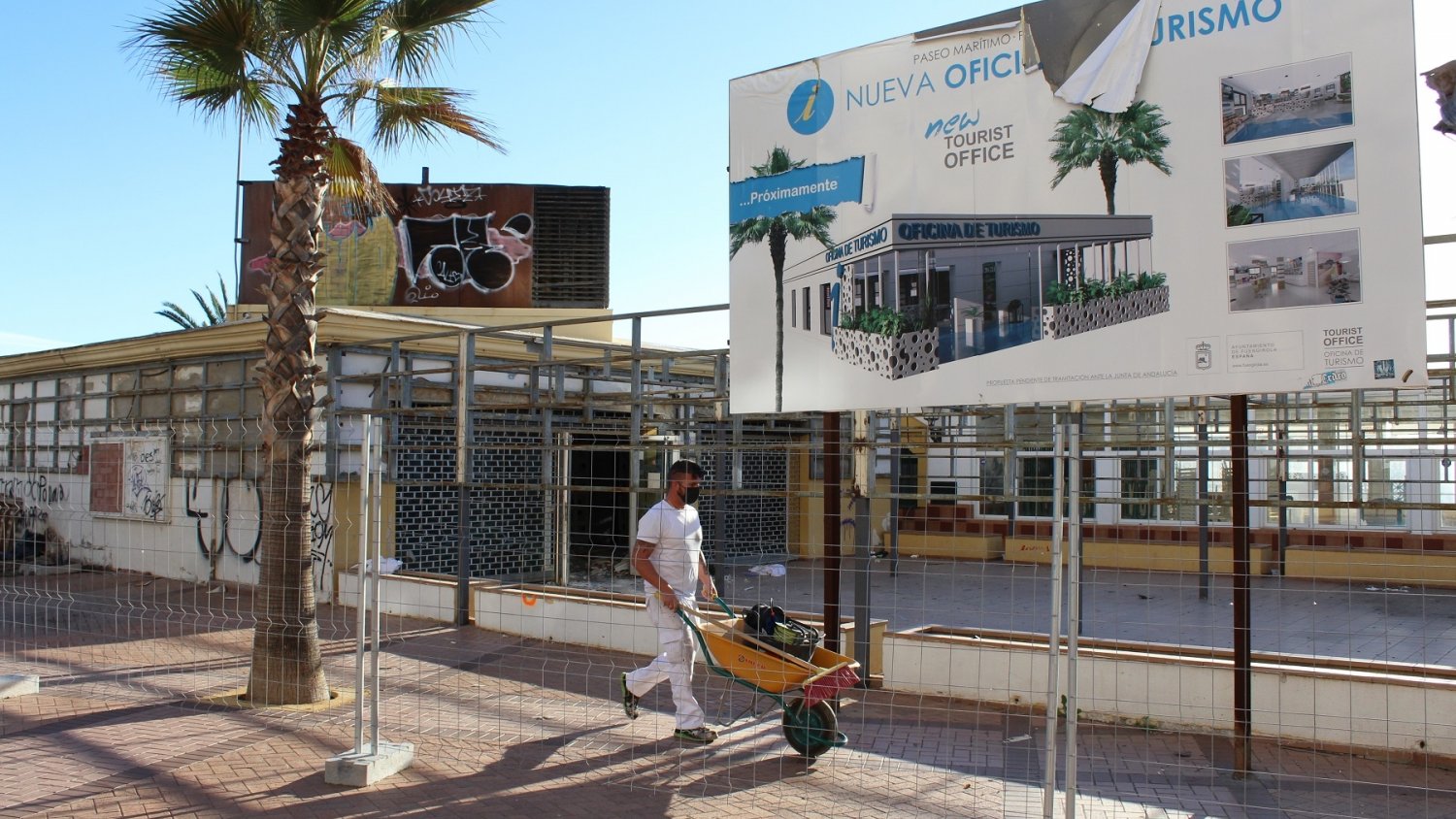 Fuengirola inicia las obras de la nueva Oficina Municipal de Turismo en el Paseo Marítimo