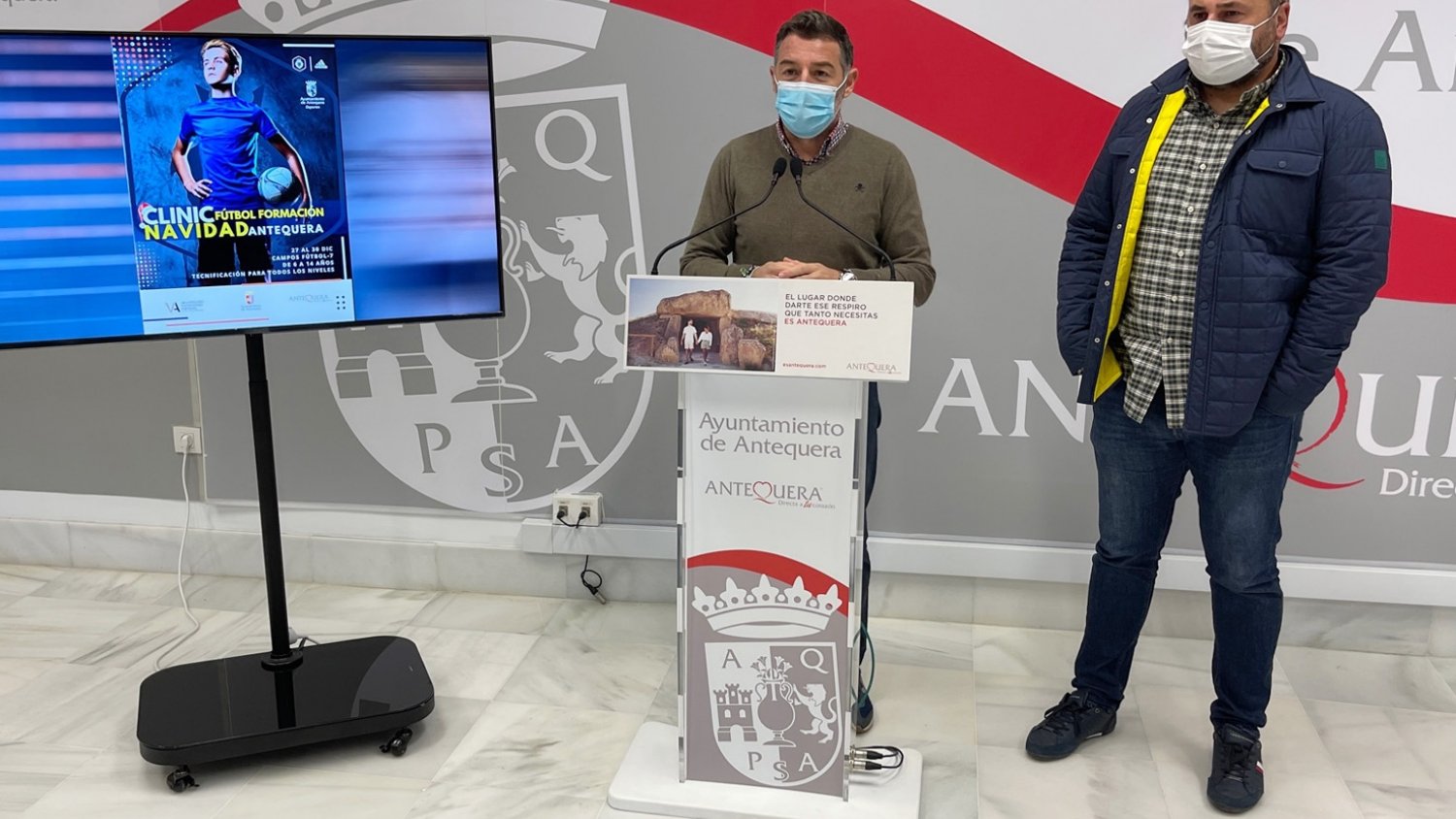 El Área de Deportes de Antequera promueve el desarrollo del primer Clinic Formativo de Fútbol