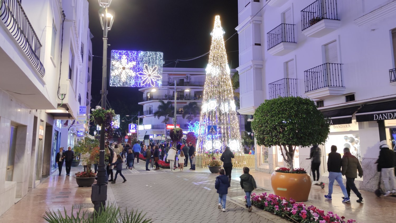 Estepona activa una nueva campaña de apoyo al comercio local con bonos gratuitos de compra