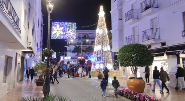 Estepona activa una nueva campaña de apoyo al comercio local con bonos gratuitos de compra