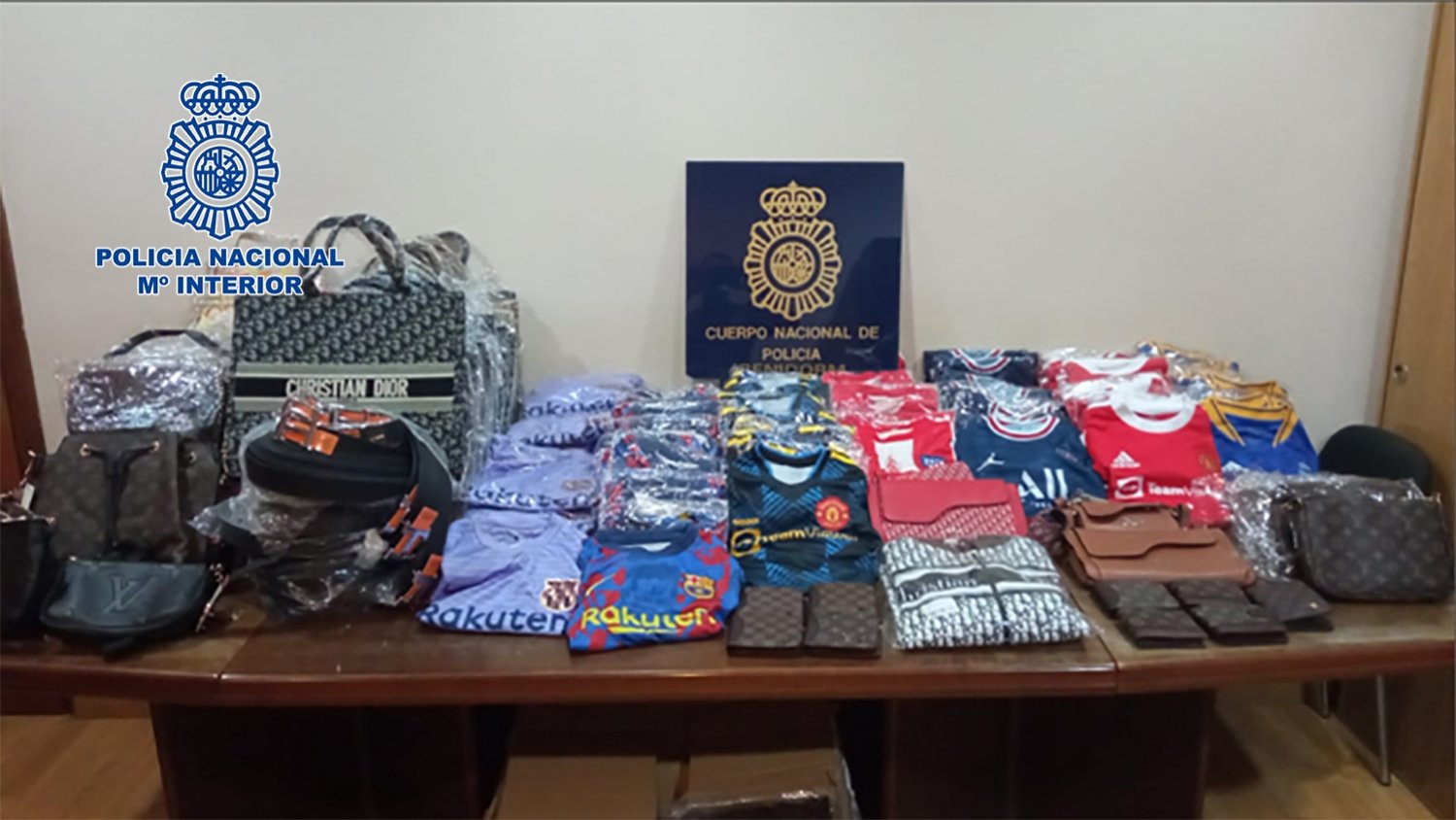 La Policía Nacional desmantela una red de distribución de productos falsos en 14 provincias