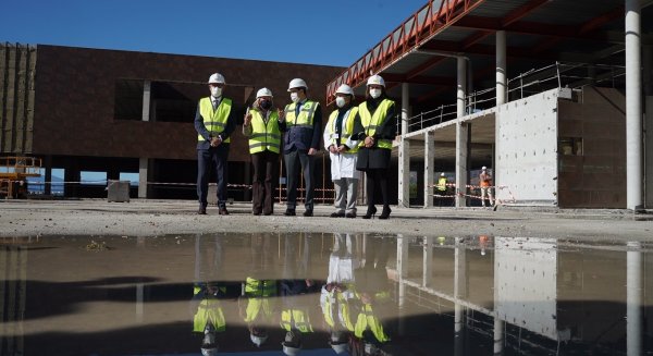 Moreno garantiza la ejecución de las obras de ampliación del Hospital Costa del Sol