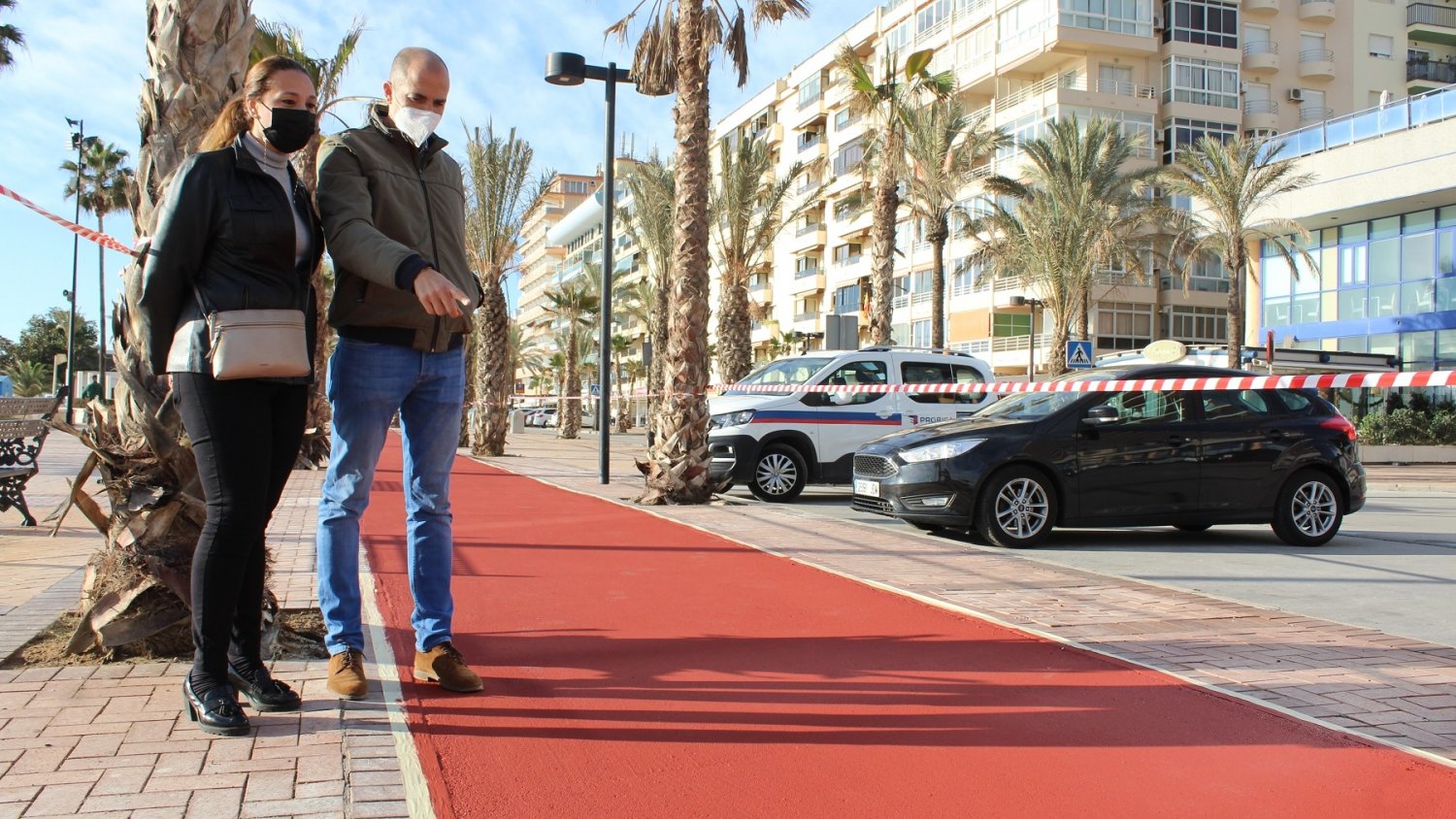 Fuengirola renueva el pavimento del carril bici en el Paseo Marítimo de Los Boliches