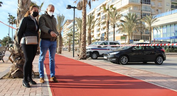 Fuengirola renueva el pavimento del carril bici en el Paseo Marítimo de Los Boliches