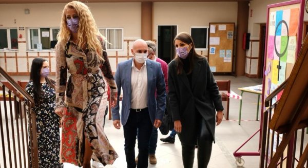 La delegada de educación conmemora el Día Internacional de la Eliminación de la Violencia contra la Mujer