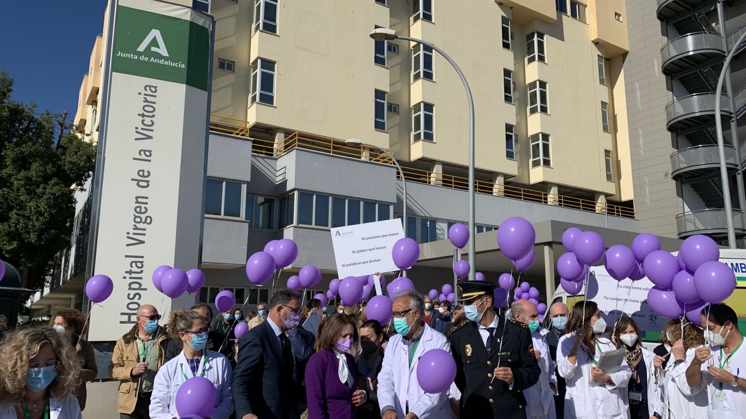 Hospital Virgen de la Victoria participa en una marcha simbólica contra la Violencia de Género