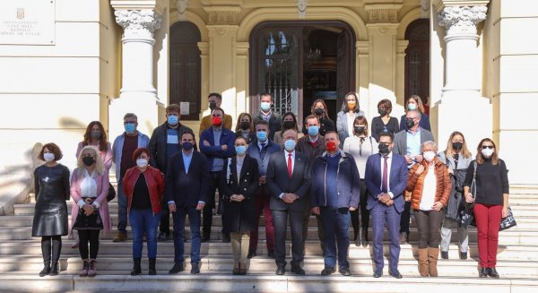 El Ayuntamiento de Málaga guarda un minuto de silencio por el trabajador fallecido