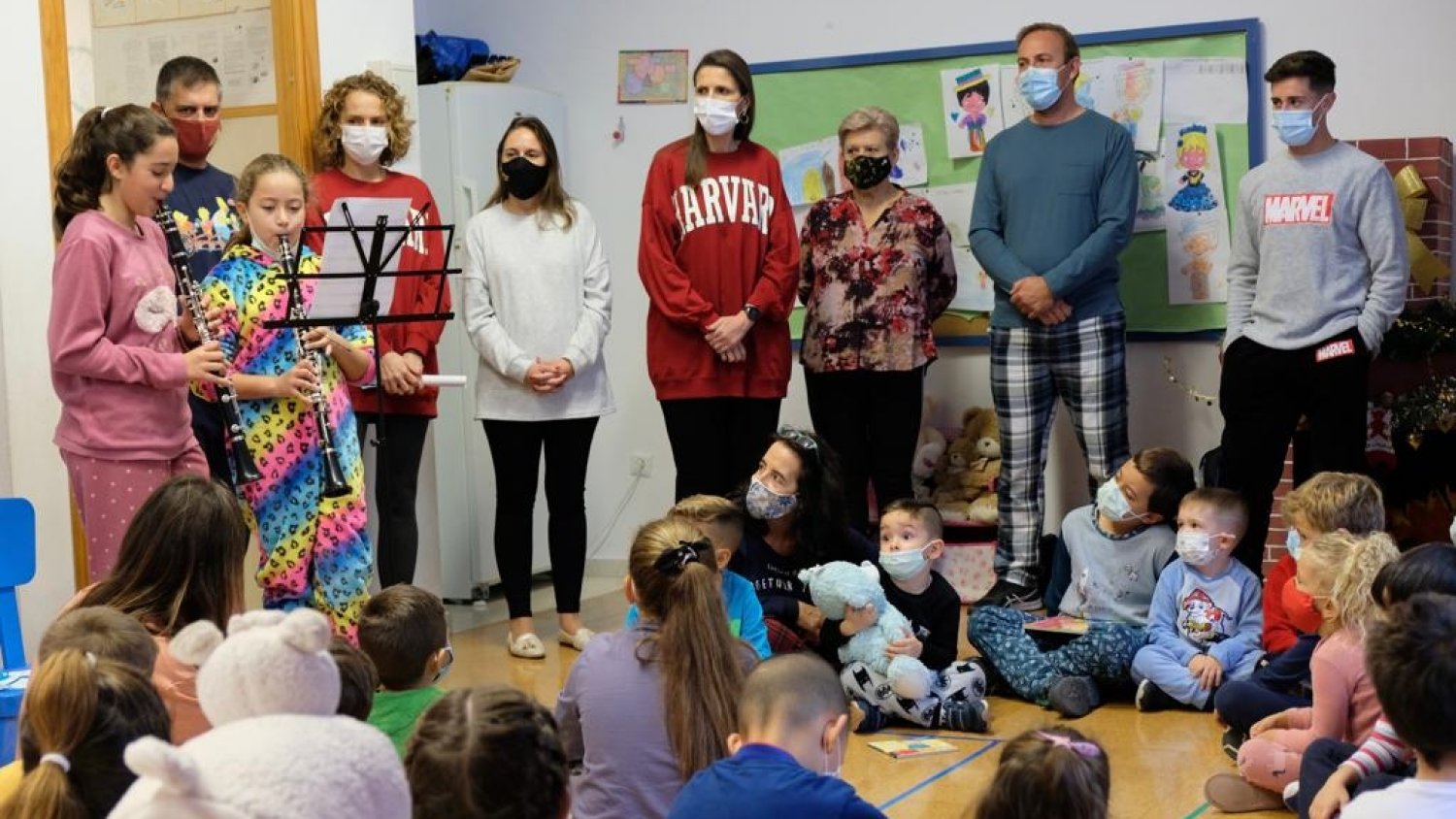 La delegada territorial de Educación y Deporte se une a la celebración del Día Nacional del Pijama