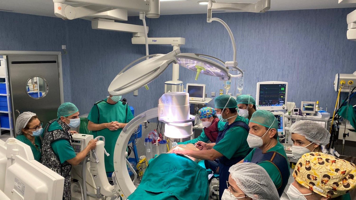 Hospital Regional de Málaga acoge un curso de cirugía mínimamente invasiva en patología de columna