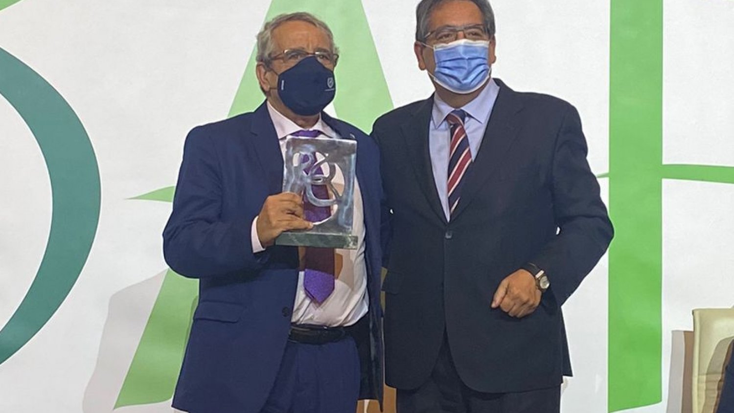 La FGUMA recibe el Premio de Asociaciones y Fundaciones Andaluzas